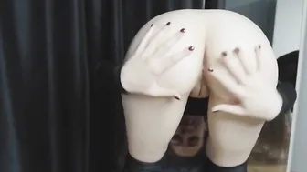 Sexy college girl Masturbation - Teen Fingers Herself In Sports Pants