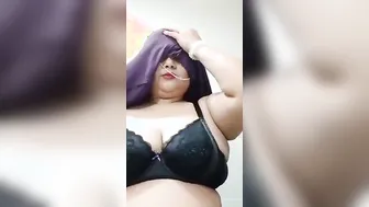 Older cougar babe finger bang and masturbate