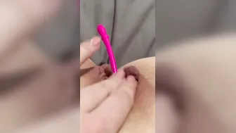 Syper close up Bored Goddess cougar inserts sex toy and finger fucked