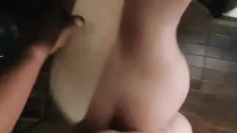 ⭐Sexo húmedo al estilo perrito en la ducha: humedece su cara con semen