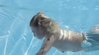 Mimi Cica yet again shows how Goddess she can swim