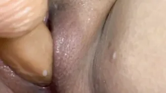 18 year old YEAR MATURE BIMBOS OPENING HER GIGANTIC TIGHT LEAKING SNATCH