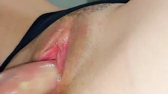 Does cunnilingus and fucks my leaking creamy vagina