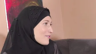 beauty woman inside a hijab gave a fellatio to an