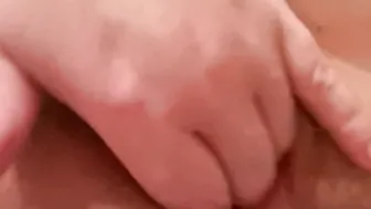 Curvy cougar is feeling herself