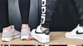 2 Girls inside Nike VS Dick