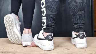 2 Girls inside Nike VS Dick