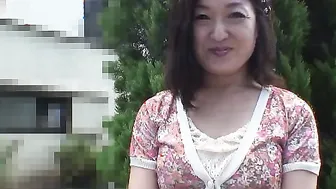 Pretty eastern dark hair Chiyo Yamabe spreads her bushy slingshot inside front of boyfriend