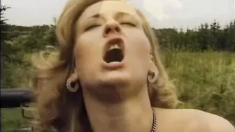 Jeanny Bee Babe Vehicle Goddess Titties