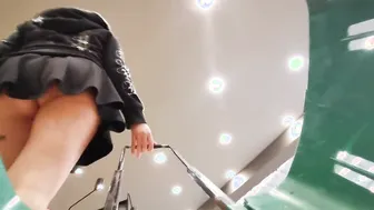 Puse una camara en el carrito del incredible sexy y grabe una culona sin bragas el
