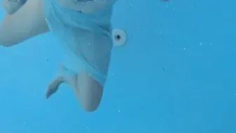 Finnish blonde inked pornstar Mimi underwater