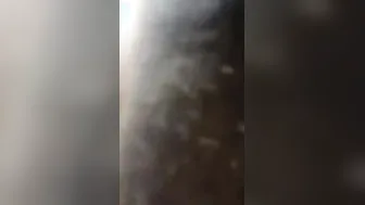 Друг трахает мою жену в жопу а я помогаю держать ее