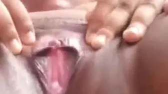 Ebony fingering clit