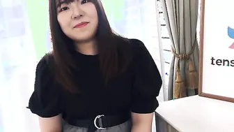 College sluts Miki Sakashita is with us today showing us her juicy butt