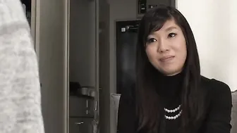 Marin Suzumi is a cheating housewife looking for sex with a stranger