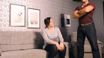 Chubby mature slut fucks in her black stockings with the personal trainer
