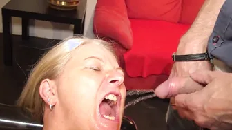 Houswife fuck in a Gangbang with pissing