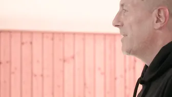 Personal Trainer fucks his skinny Milf client in the locker room