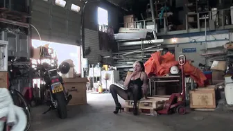 Anal sex on Work with a curvy German slut in Nylons