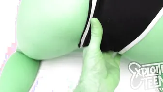 Making porn video – She just turned 18 and is making her first amateur porn