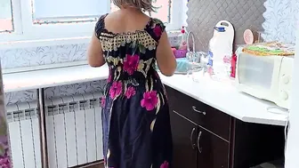 Under the dress of an ordinary housewife hides her older butt who wants anal sex