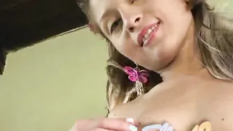 Ellie 18 show off her teen body