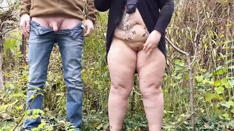 Amateur lovers mutual peeing