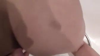 Teen Lesley takes a hot shower and get her boyfriend blowjob