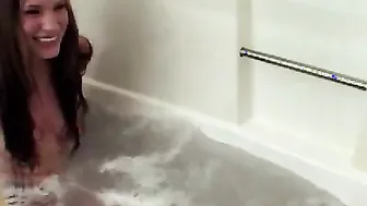 Simpson Twins in bathtub and masturbate