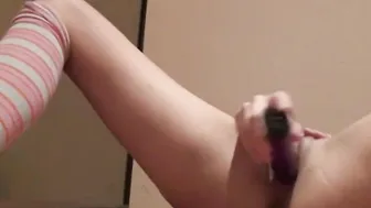 Teen Lesley Masturbating with Dildo