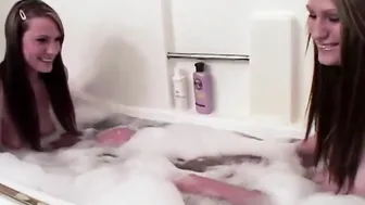 Simpson Twins rubbing her pussy at the bathtub