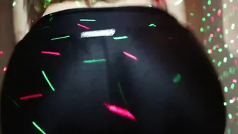 Stripcat did a striptease at the club and a oral sex on the client