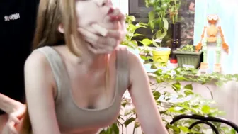 Rough Nailed A Hottie into Pants on the Table and Cum on Her Face