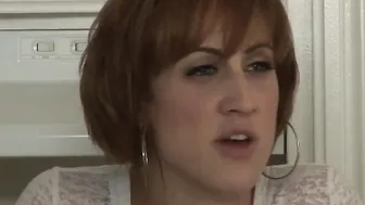 Dyke Beauty tribbing with cougar roommate