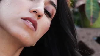 Bombastic all natural hispanic Beauty Deisy Leon reveals her pretty boobies