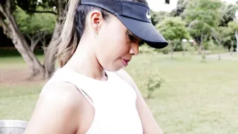 Fitness chick Likes to Performance herself to Strangers while Exercising