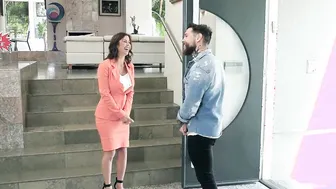 Insatiable mom Realtor Alexis Fawx Fucks Potential Client And Takes Titty Jizzed During Viewing