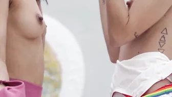 Perfect workout and posing with MILFs