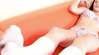 Oliver Fucks The Footalicious Virgin Sheena Vjushina
