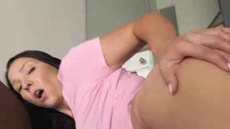 Skinny german milf have a real facial date in holiday