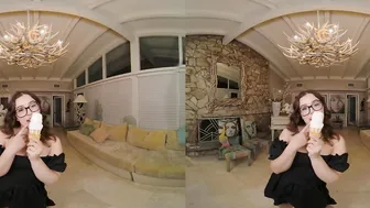 Home Alone With Curvy Stepsister Leana Lovings VR Porn