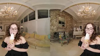 Home Alone With Curvy Stepsister Leana Lovings VR Porn