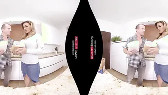 RealityLovers - Bae mom neighbour inside VR