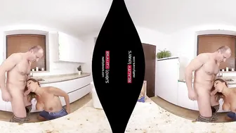 RealityLovers - Bae mom neighbour inside VR
