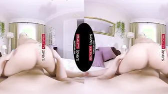 RealityLovers - Classy Cougar posing Girls Twat