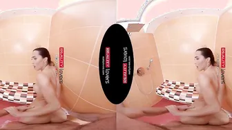 RealityLovers - Shower Allurement with Anna