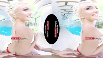 RealityLovers - Pigtailed Teens Nicole piscine et fun