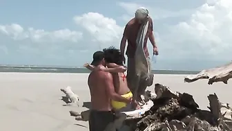 Druuna Diva Takes Dick On The Sandy Beach