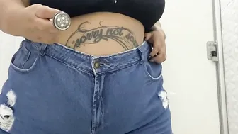 Sexual bbw into the mall WC put the plug inside the butt and enjoyed it - Mary Jhuana