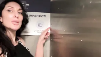 Sex into the restaurant WC